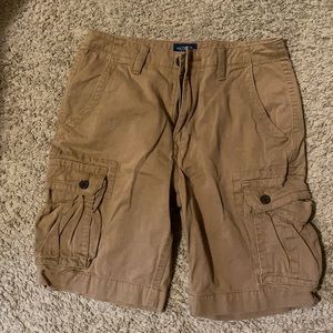 Men’s khaki cargo shorts